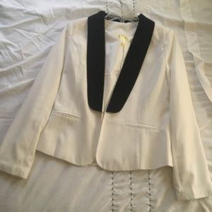 Francesca's - Bee Stitched Tuxedo Blazer (size M)